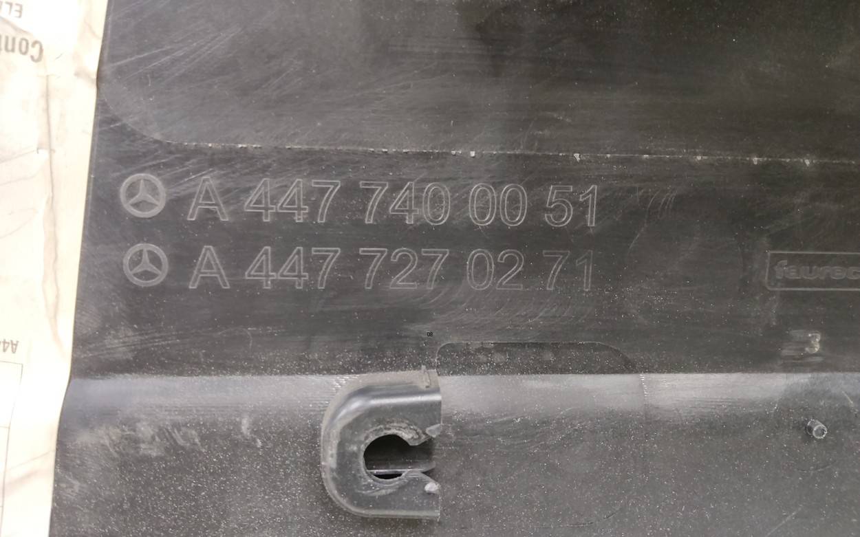 Обшивка крышки багажника