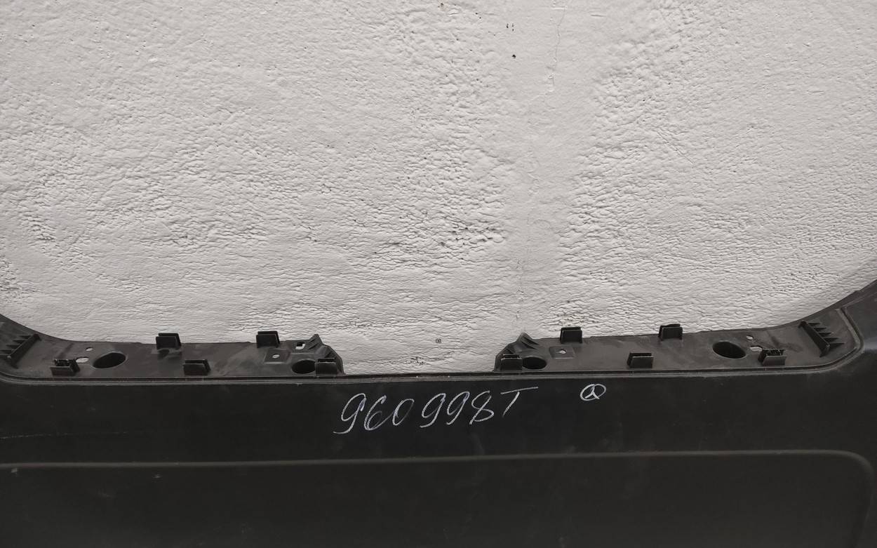 Обшивка крышки багажника