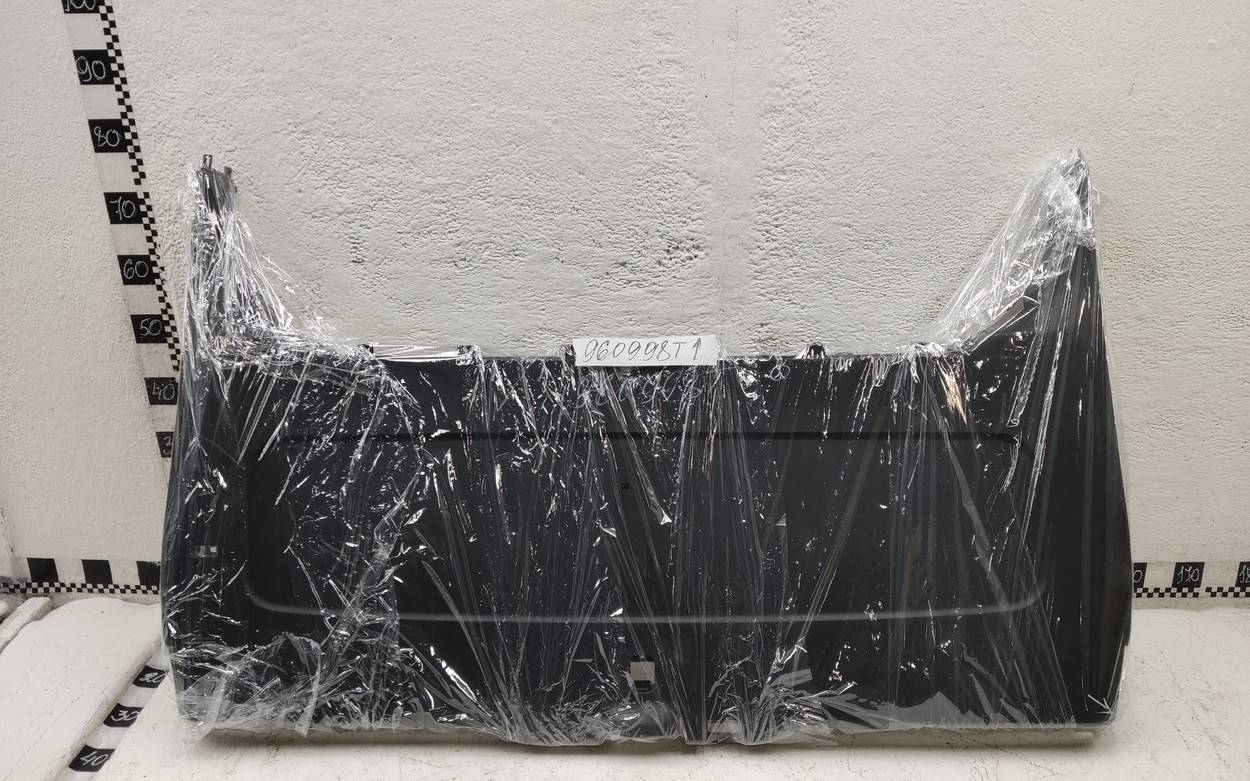 Обшивка крышки багажника