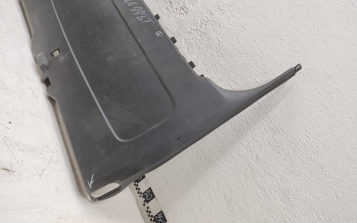 Обшивка крышки багажника