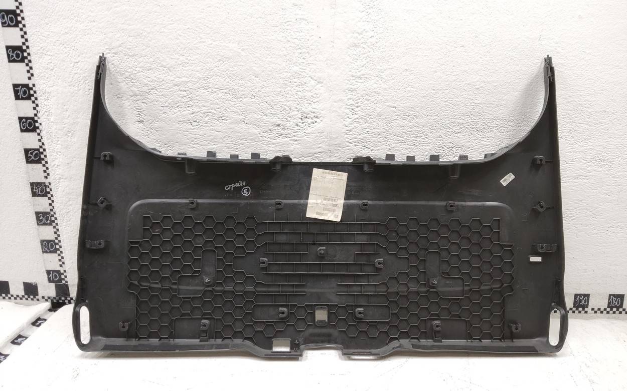 Обшивка крышки багажника