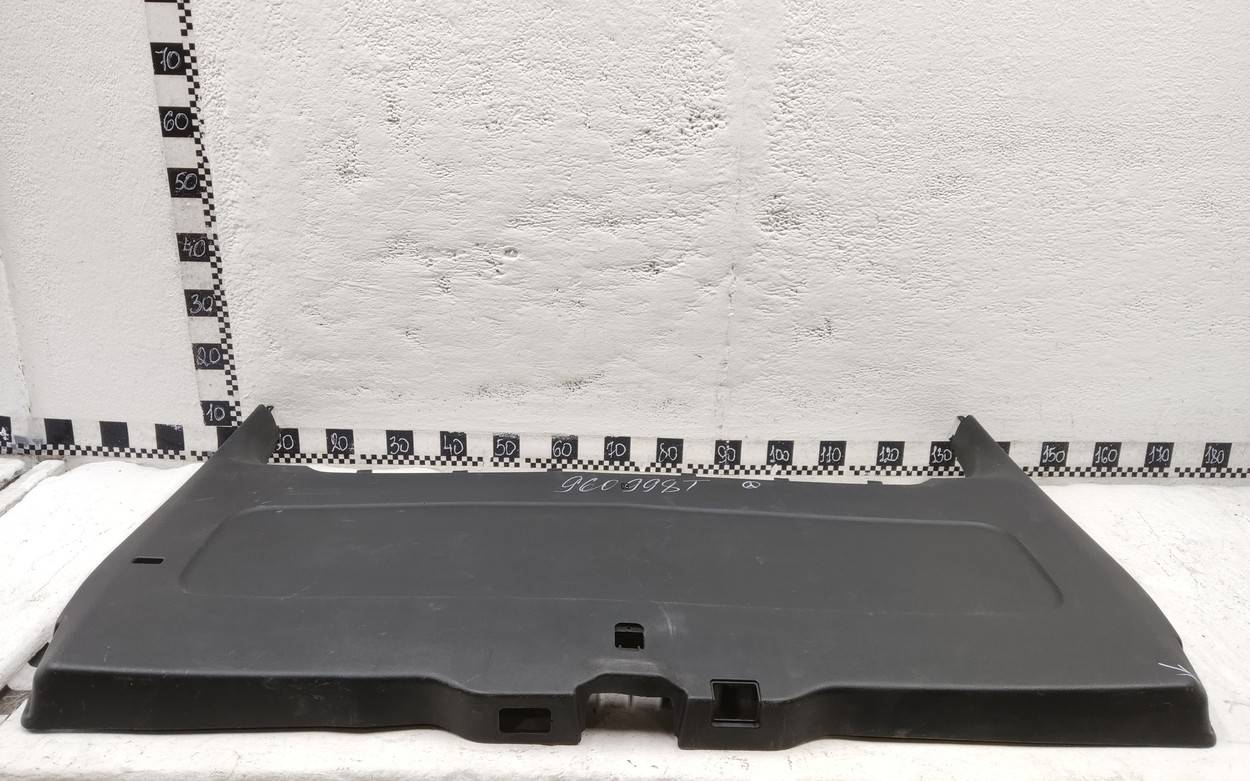 Обшивка крышки багажника