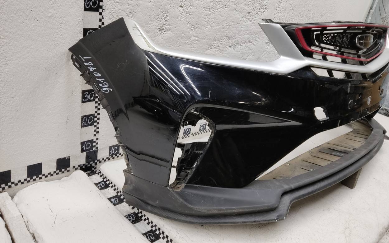 Бампер передний