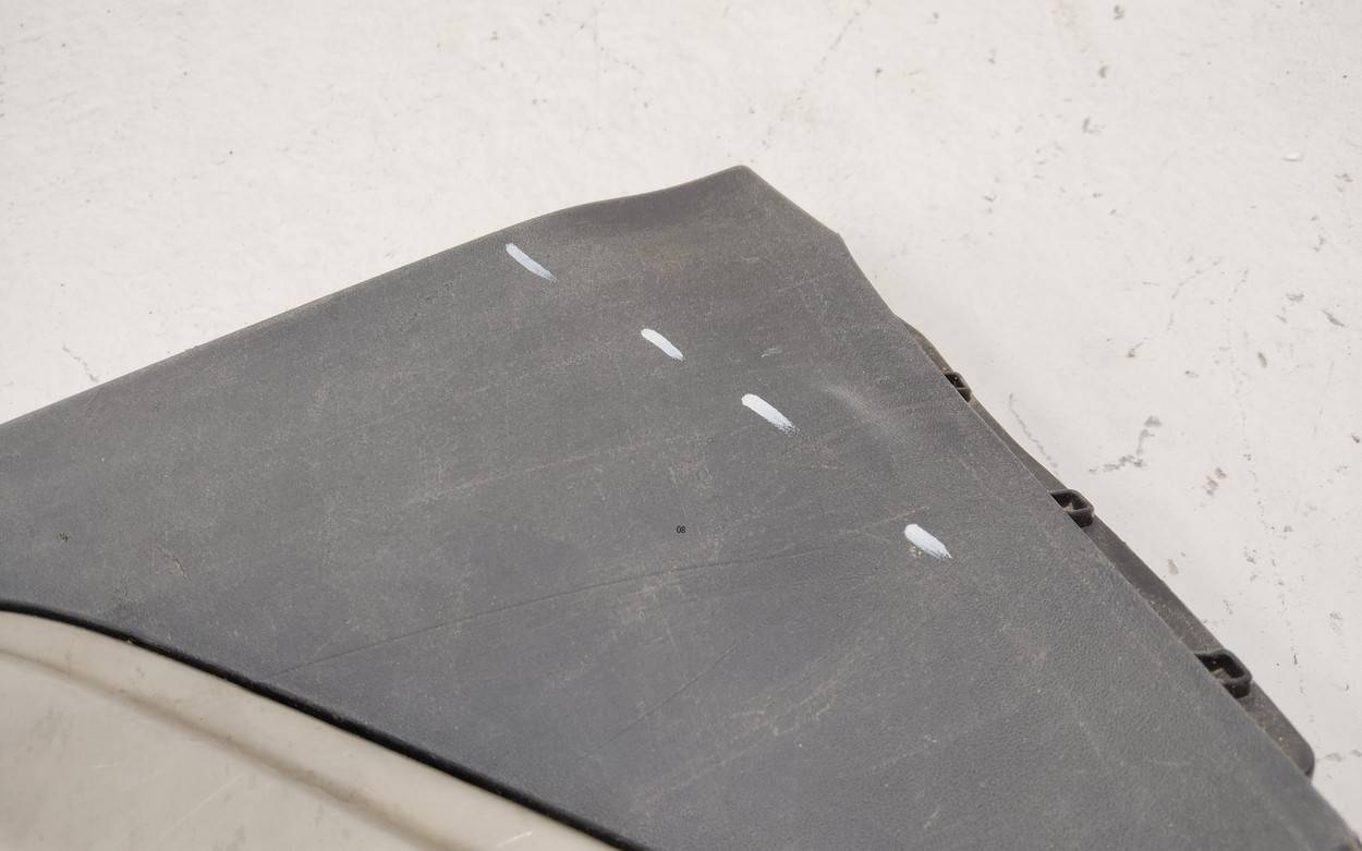 Кожух замка багажника