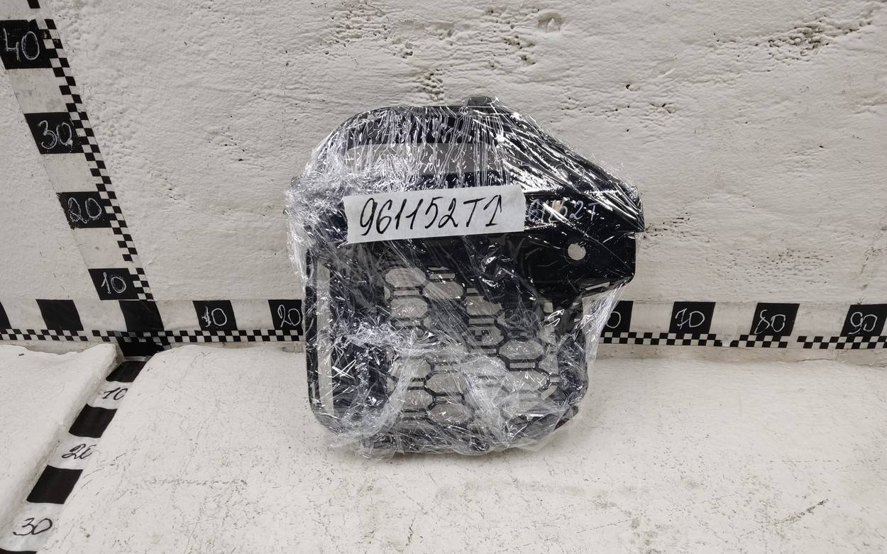 Накладка переднего бампера правая