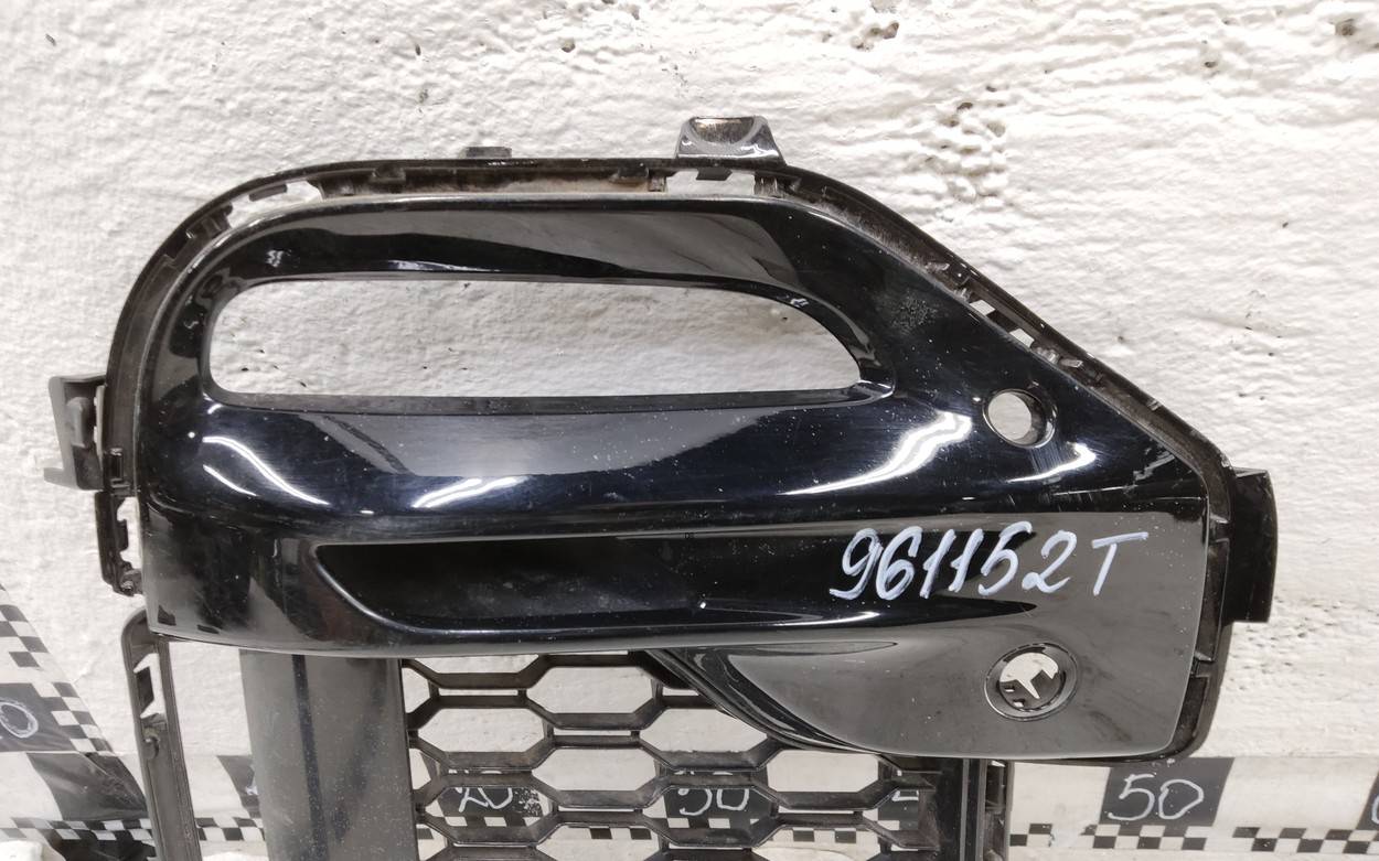 Накладка переднего бампера правая