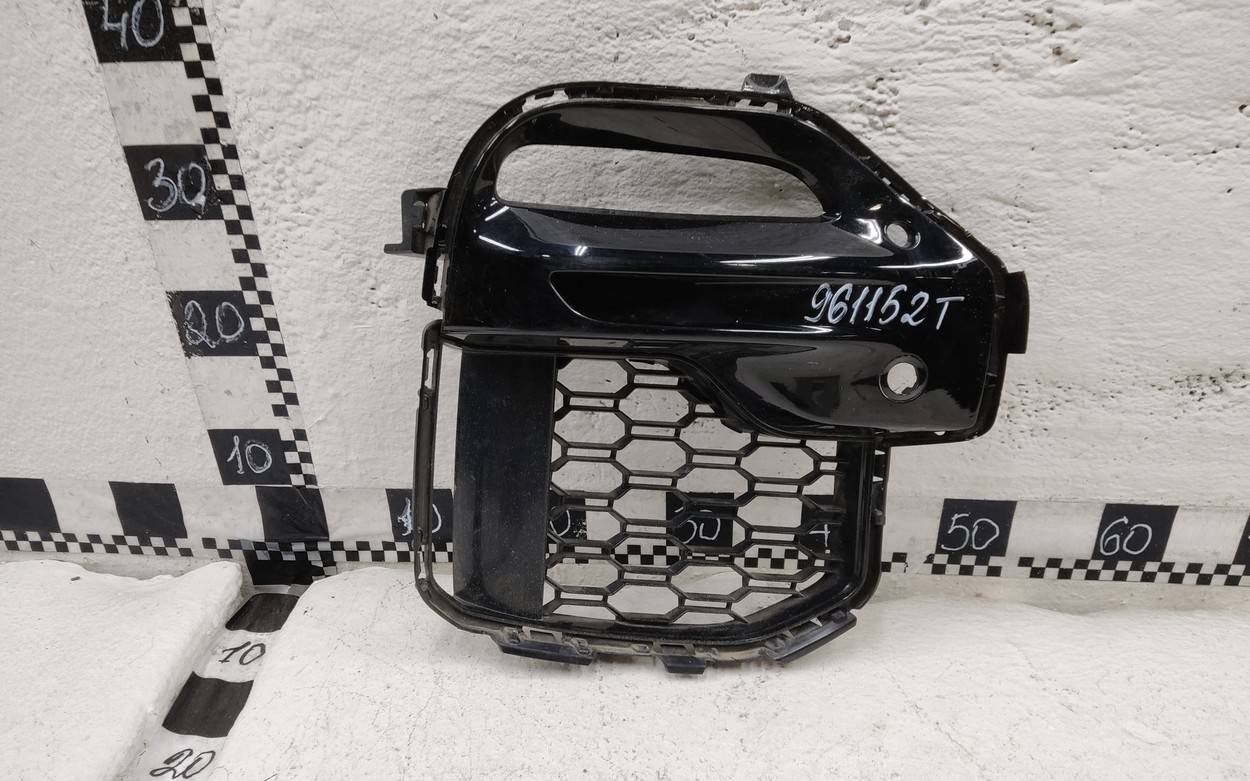 Накладка переднего бампера правая