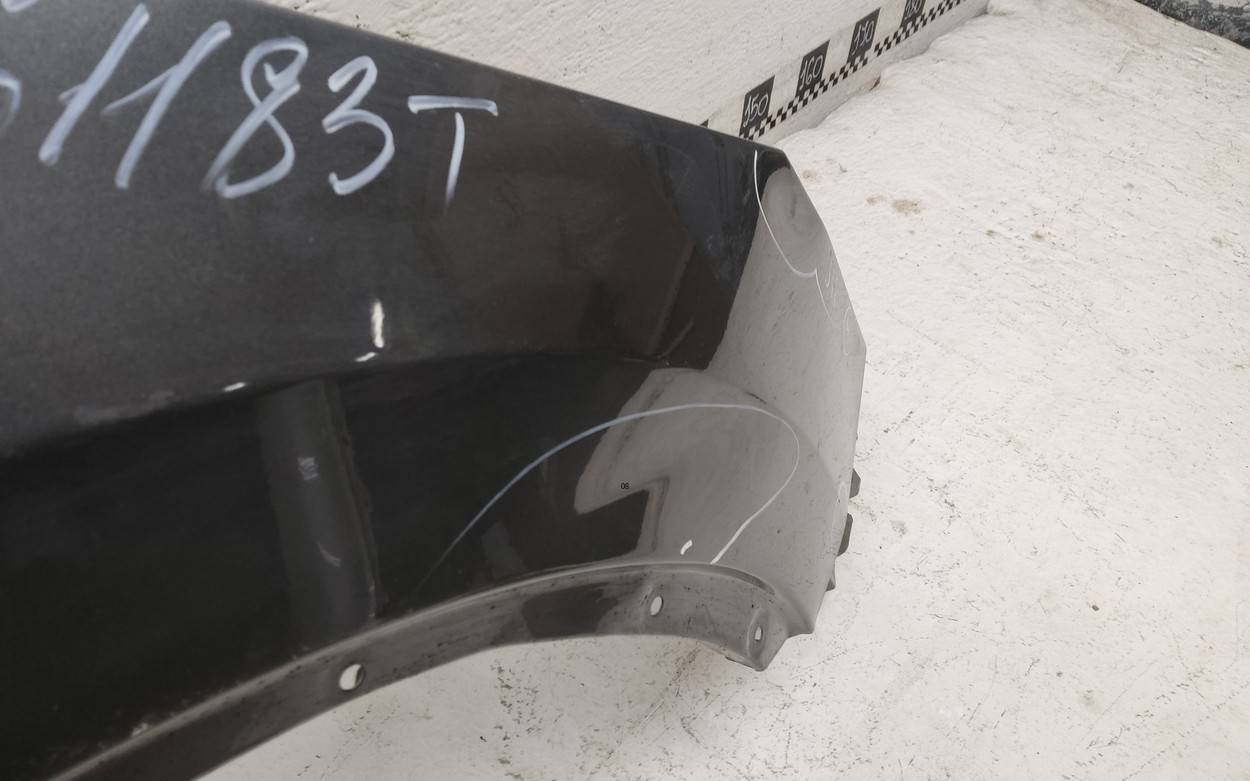 Крыло переднее правое