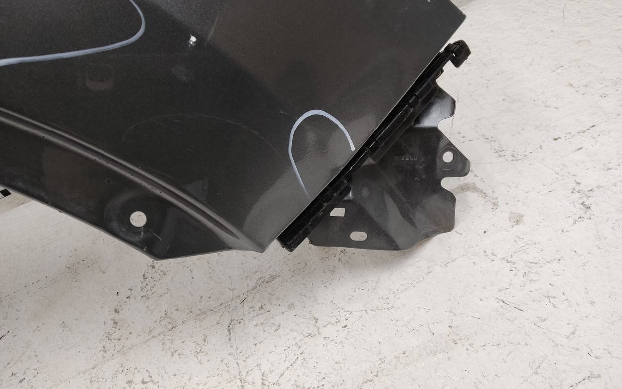 Крыло переднее правое