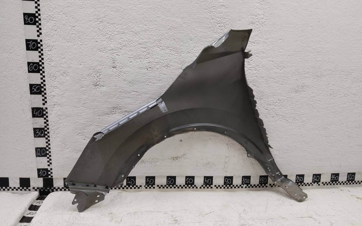 Крыло переднее правое