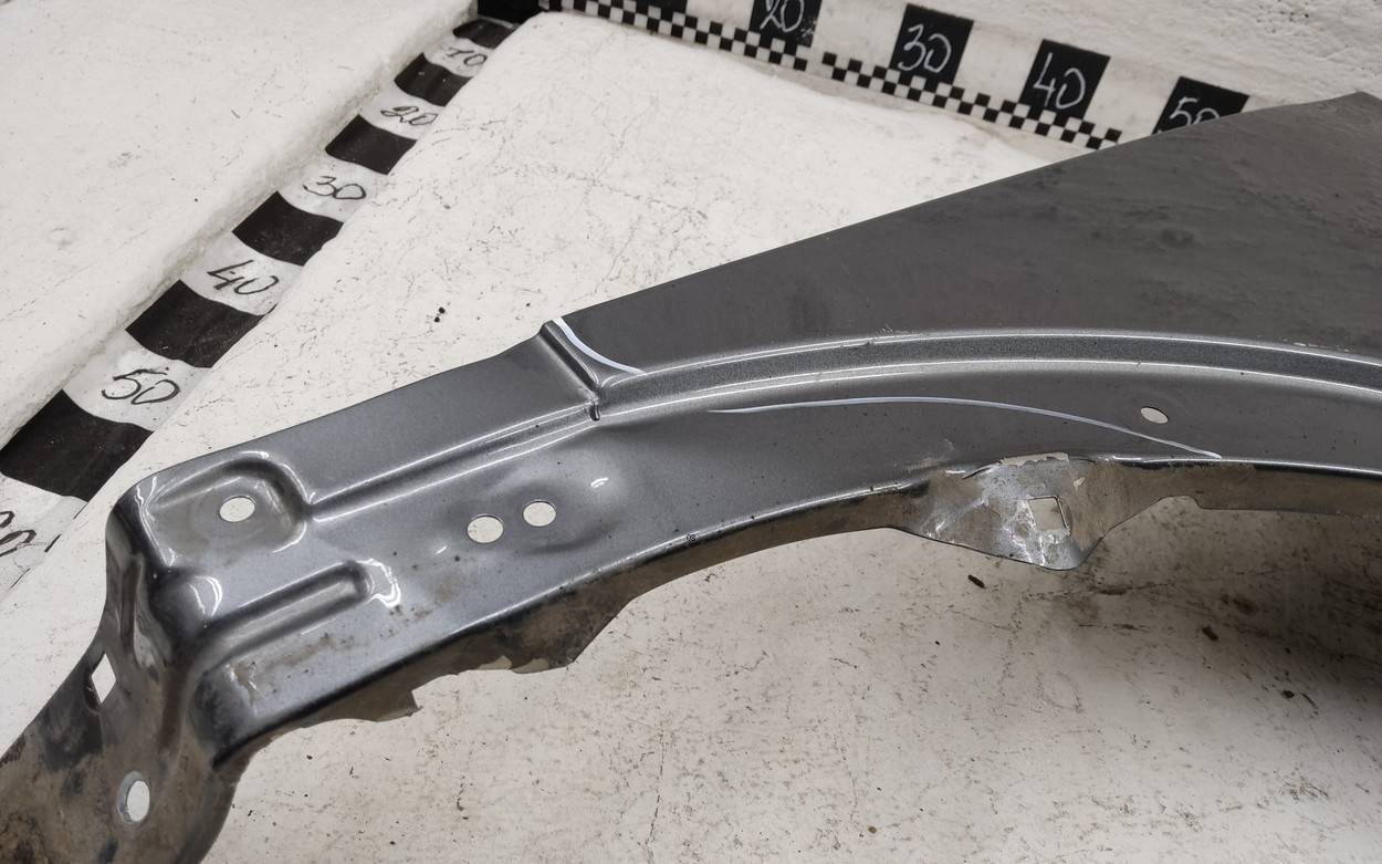 Крыло переднее правое