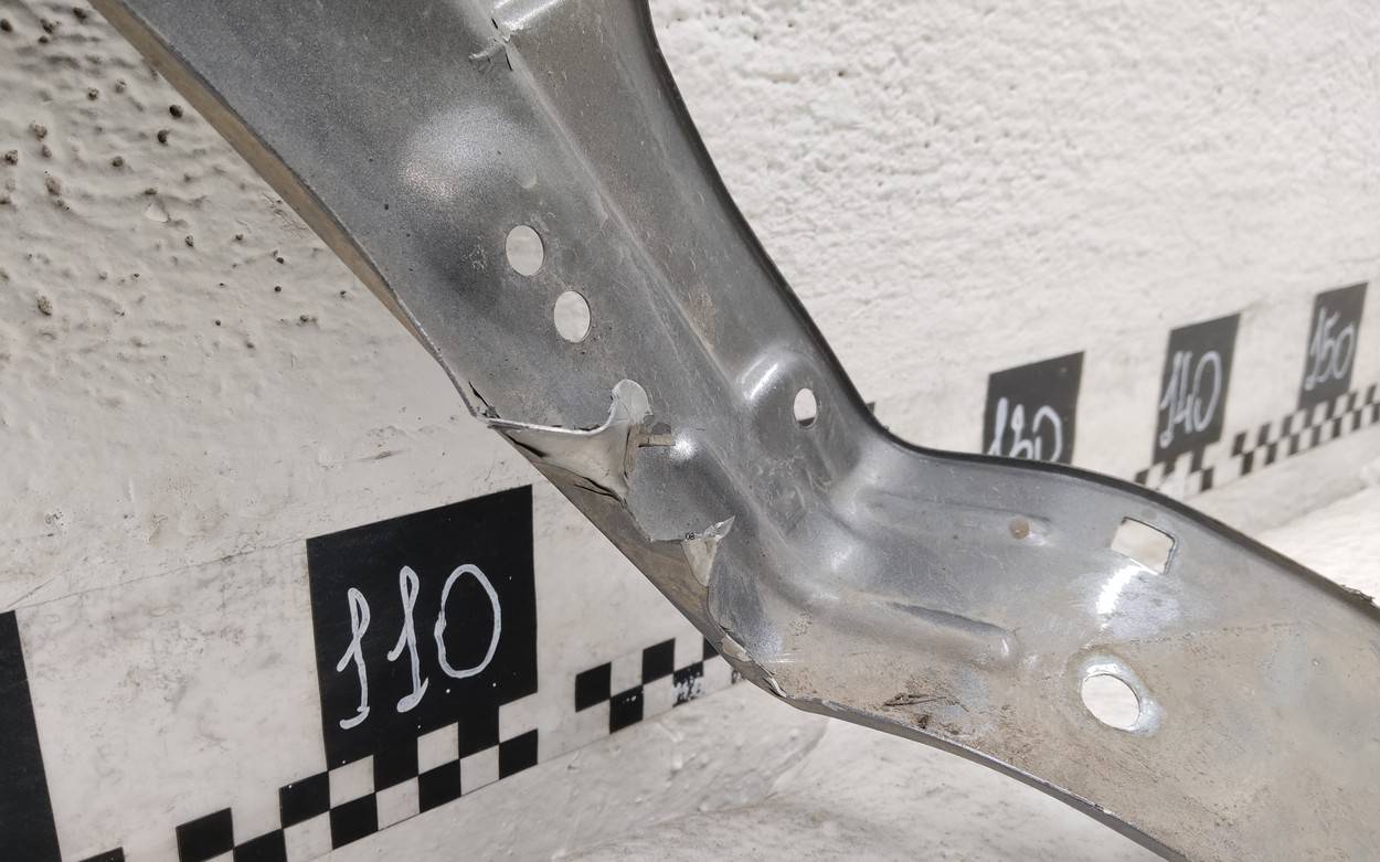 Крыло переднее правое