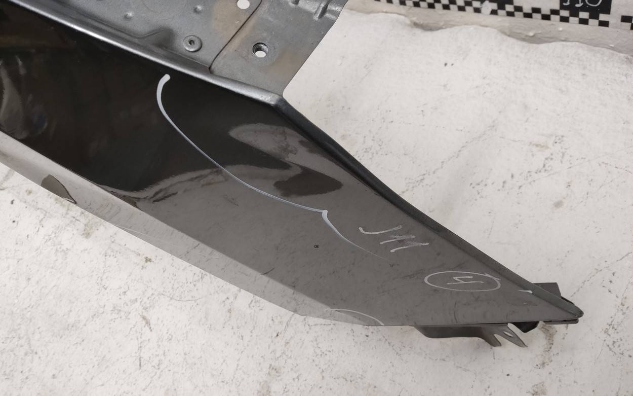 Крыло переднее правое