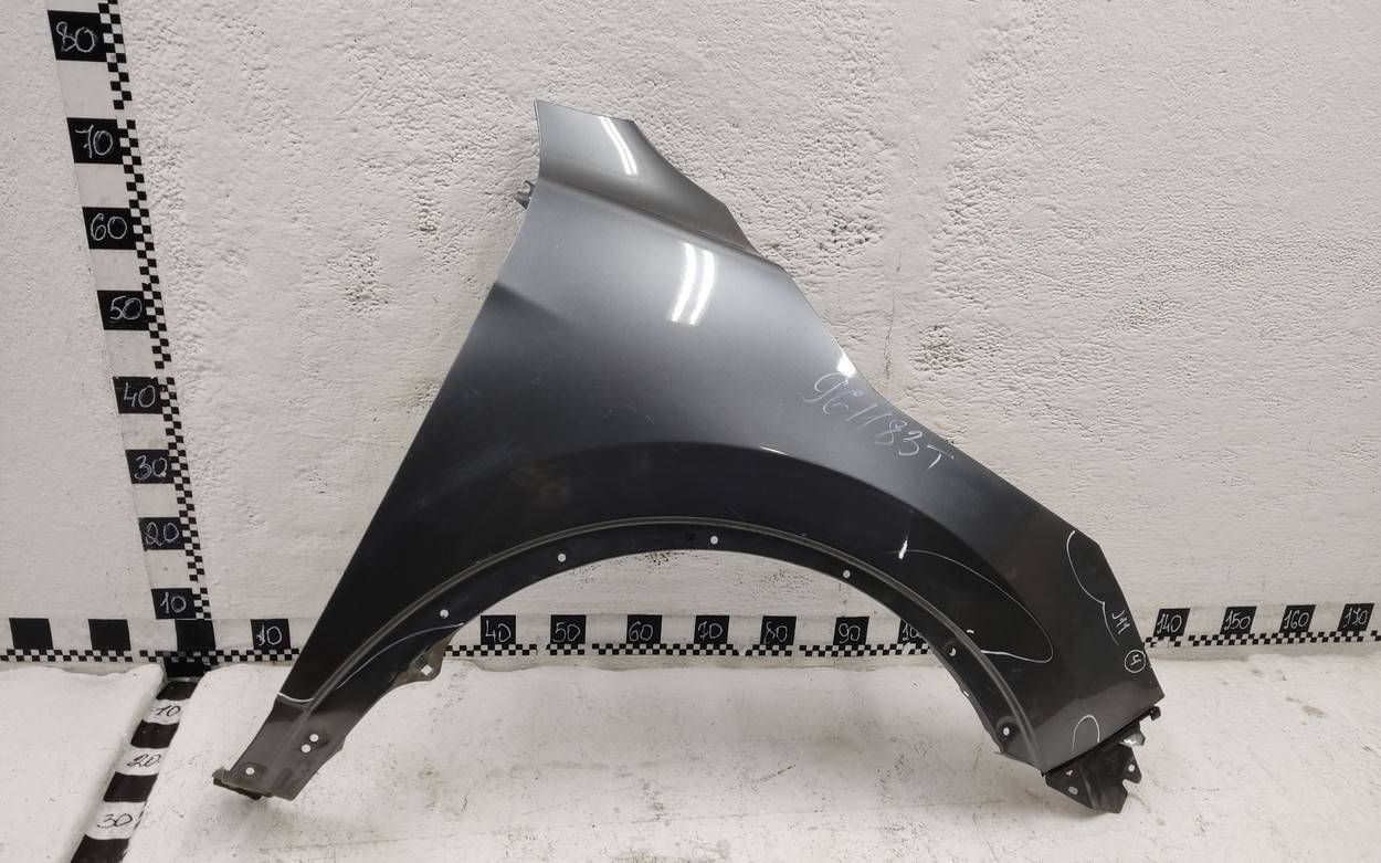 Крыло переднее правое