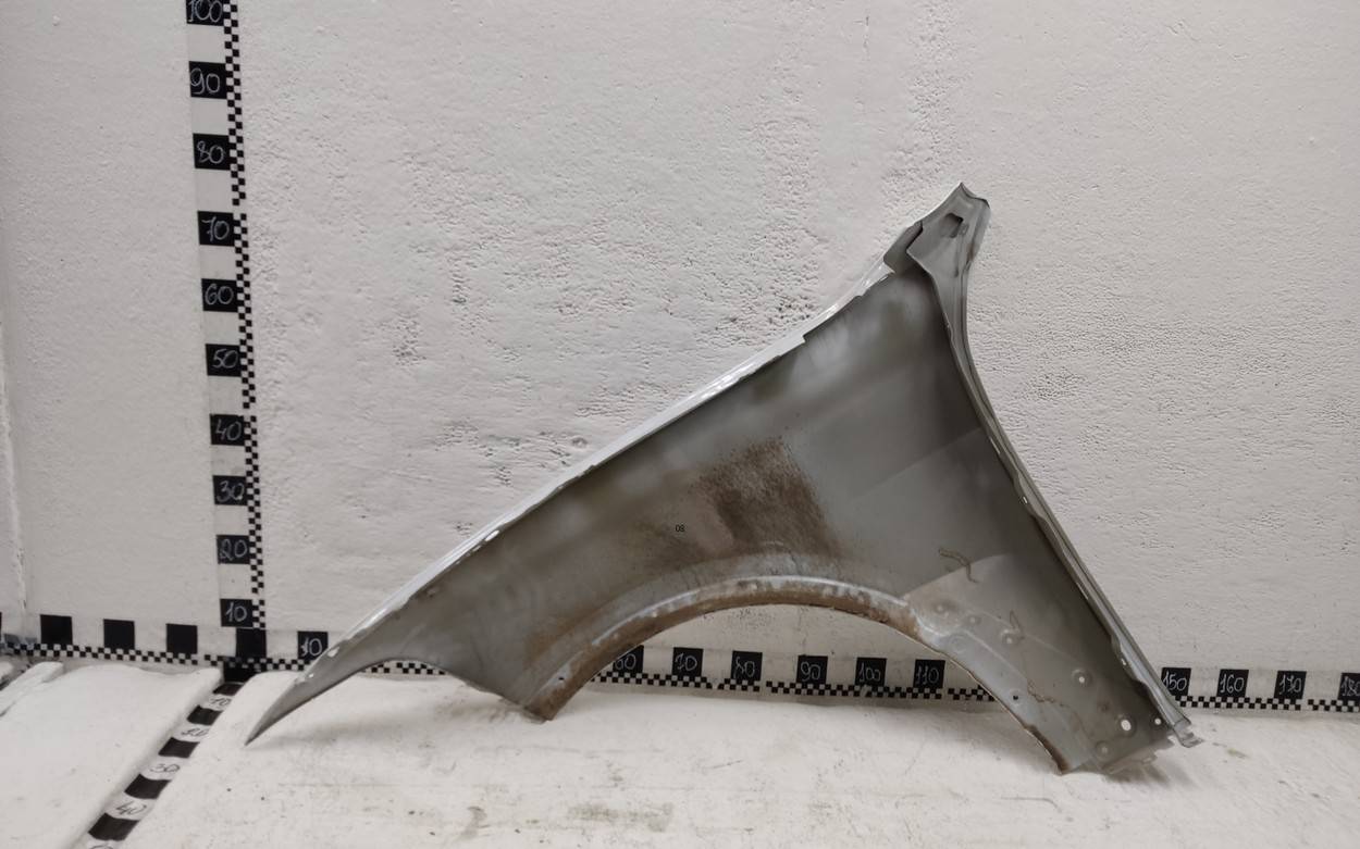 Крыло переднее правое