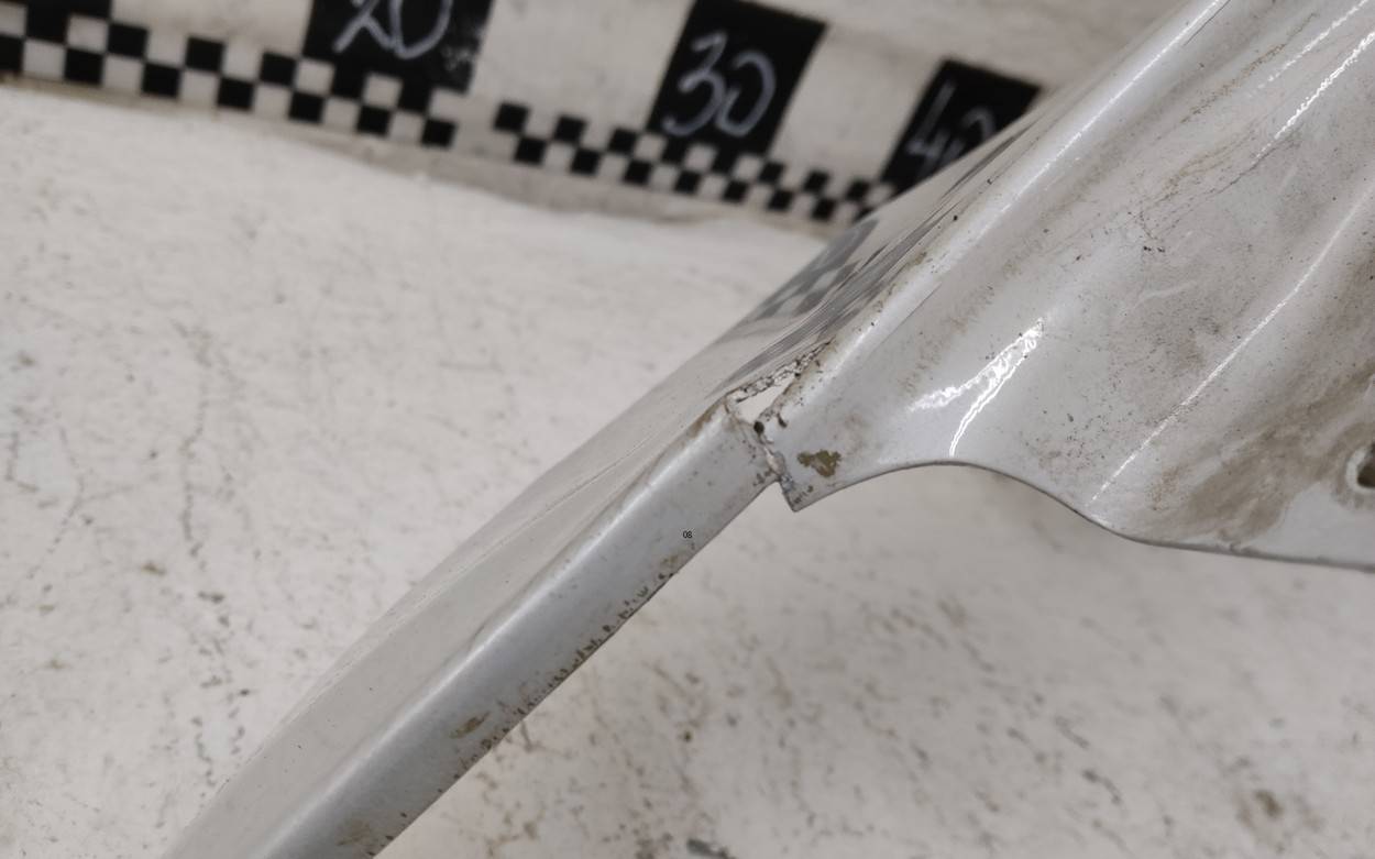 Крыло переднее правое