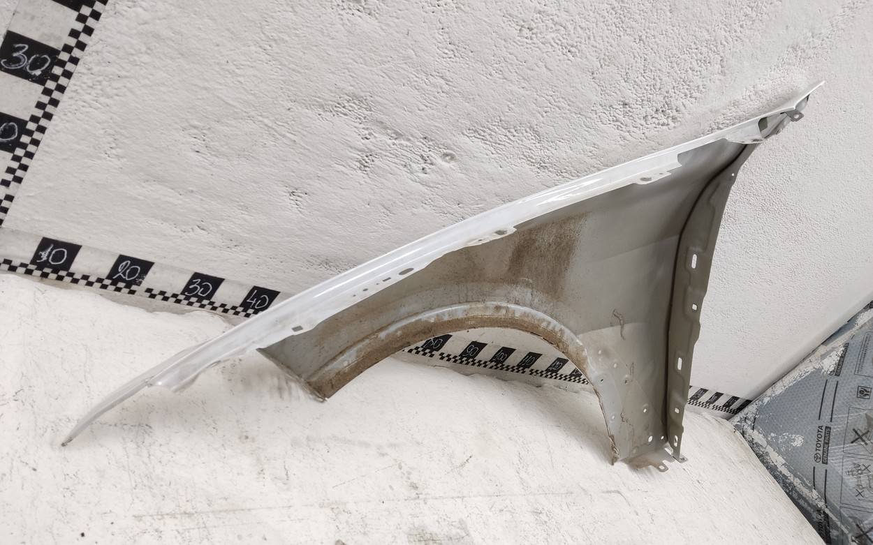 Крыло переднее правое