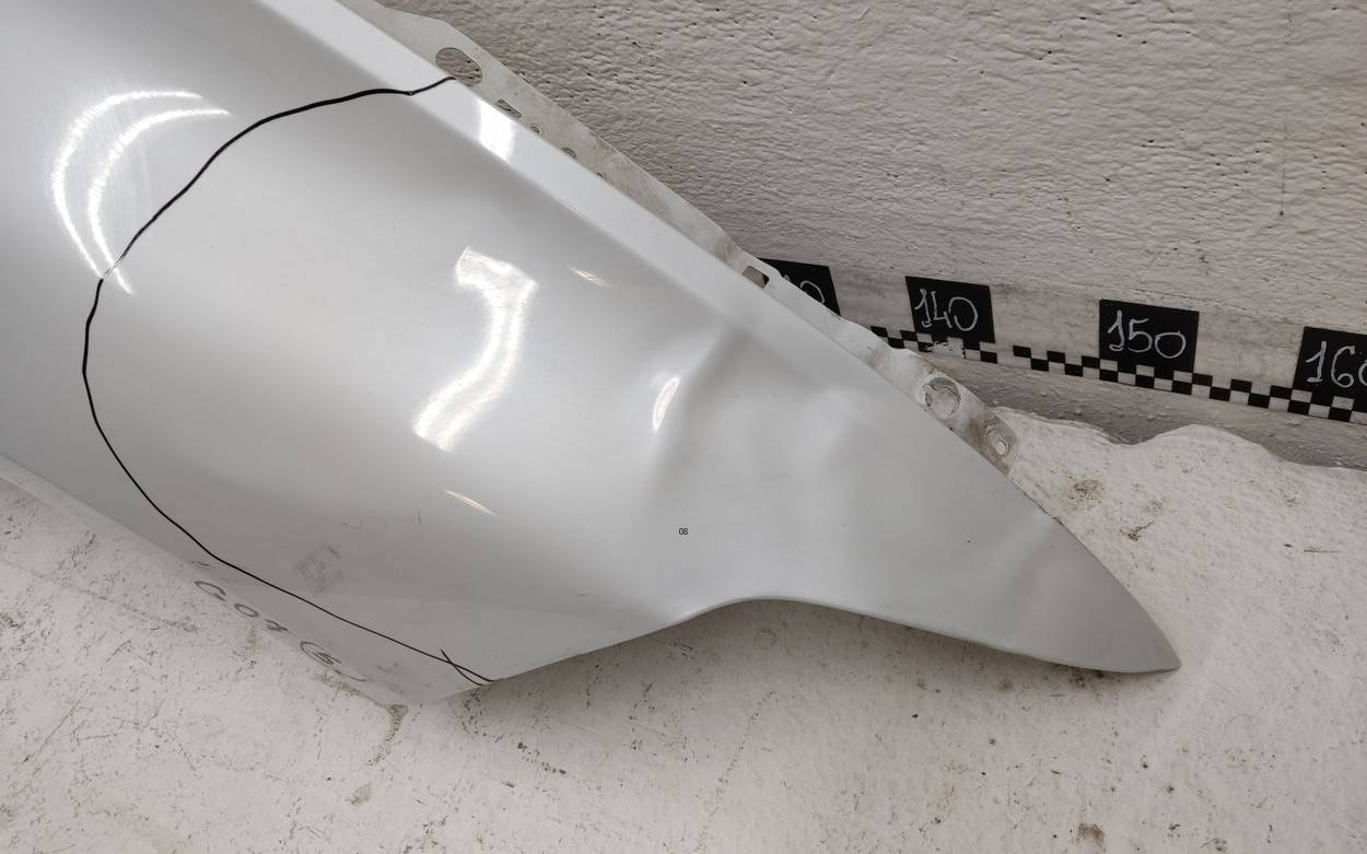 Крыло переднее правое