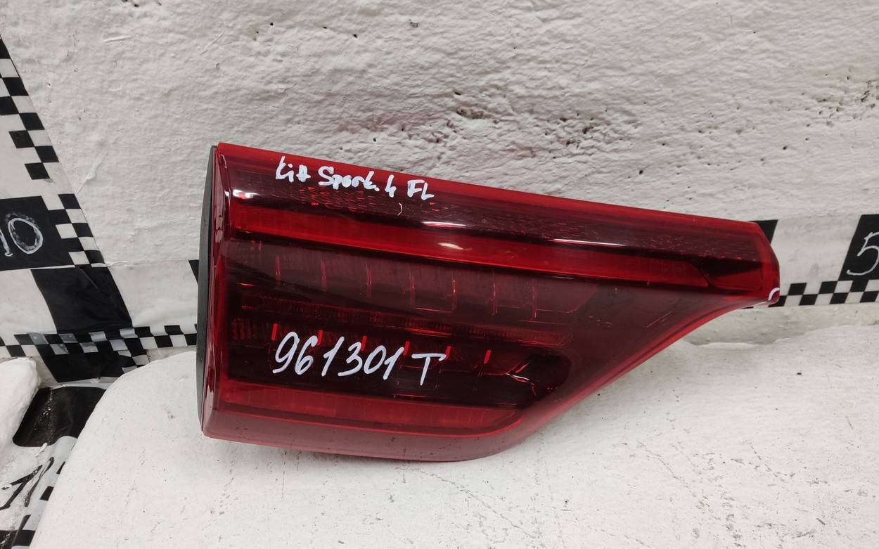 Фонарь задний внутренний левый