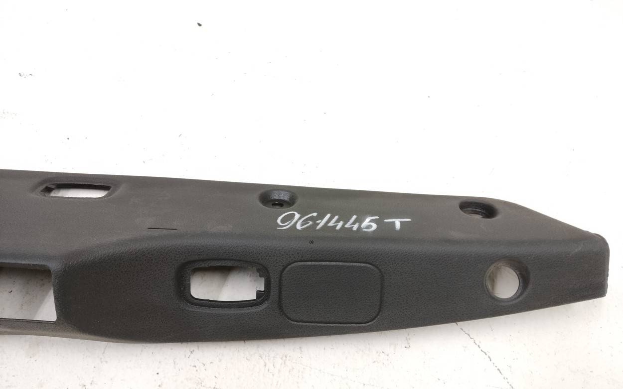 Накладка крышки багажника