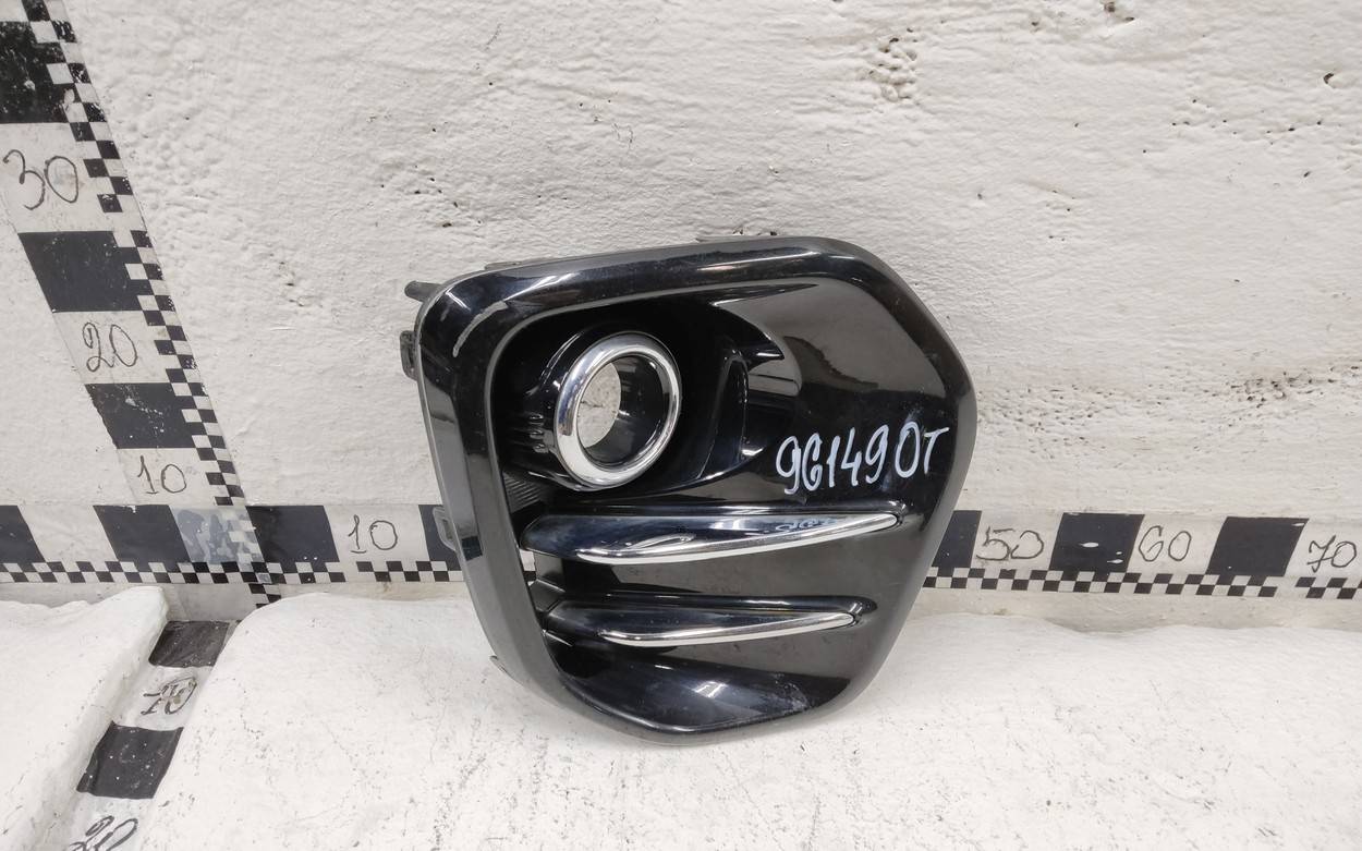 Накладка переднего бампера правая