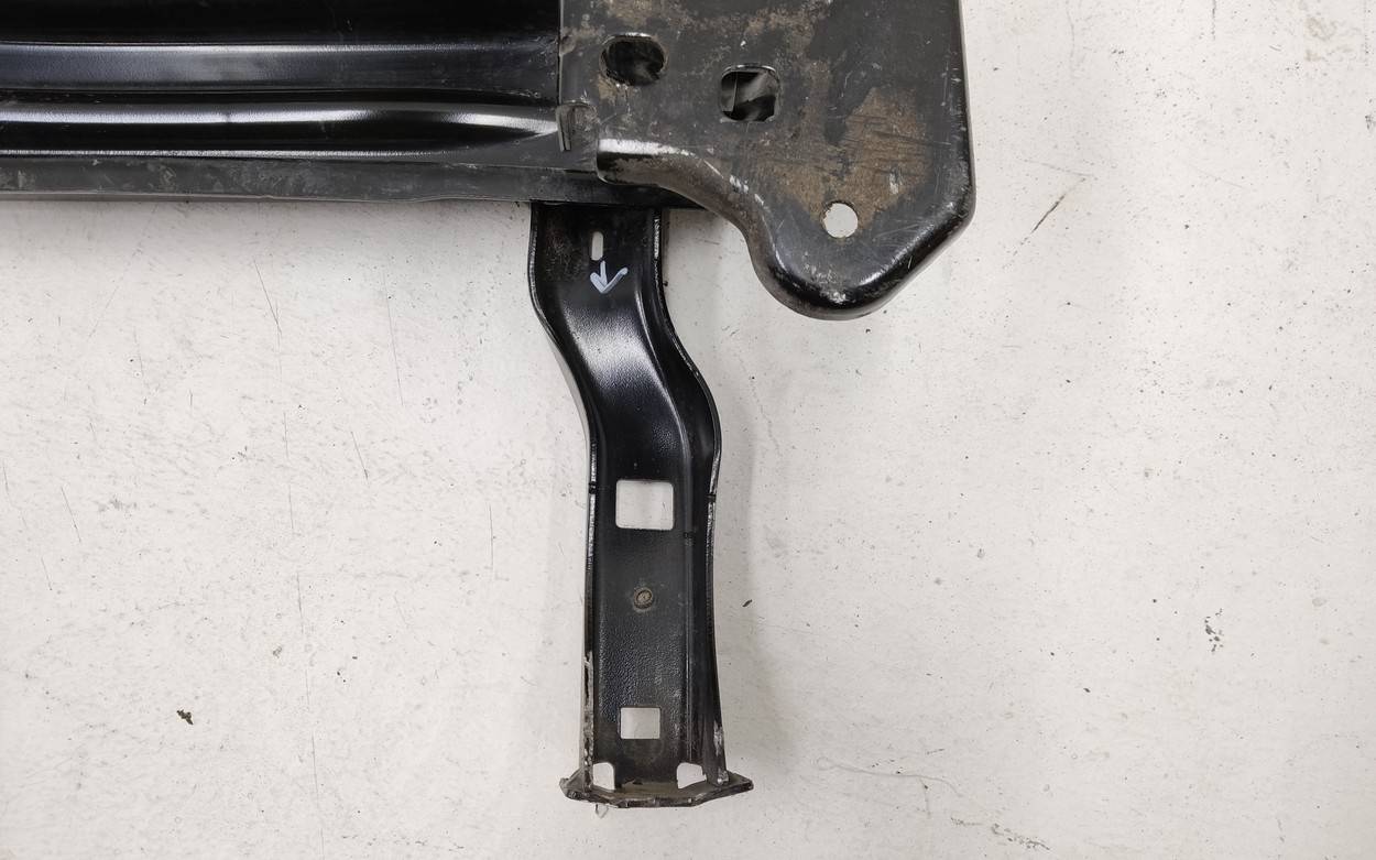 Усилитель переднего бампера