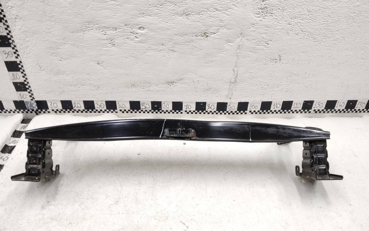 Усилитель переднего бампера