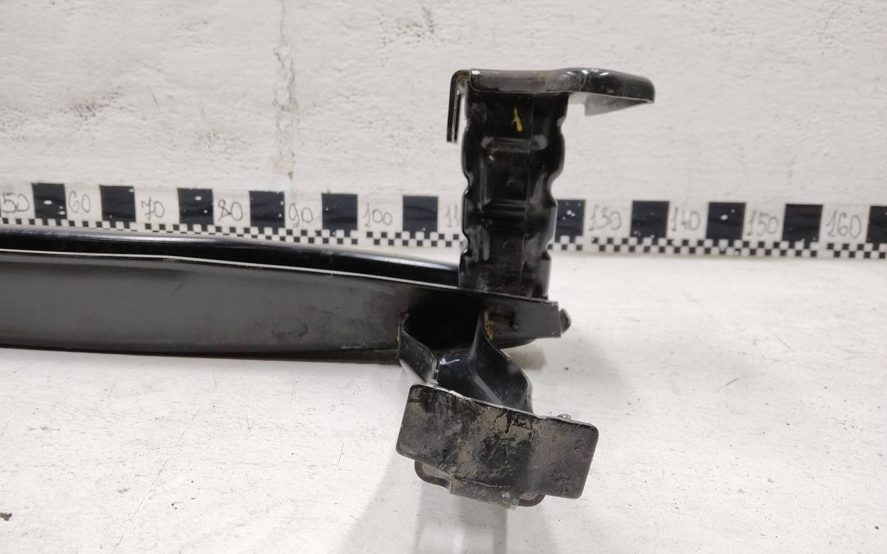 Усилитель переднего бампера