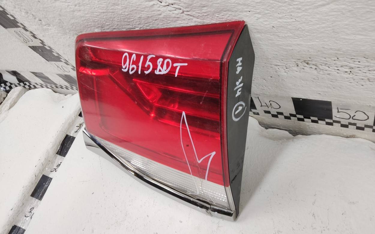 Фонарь задний внутренний правый