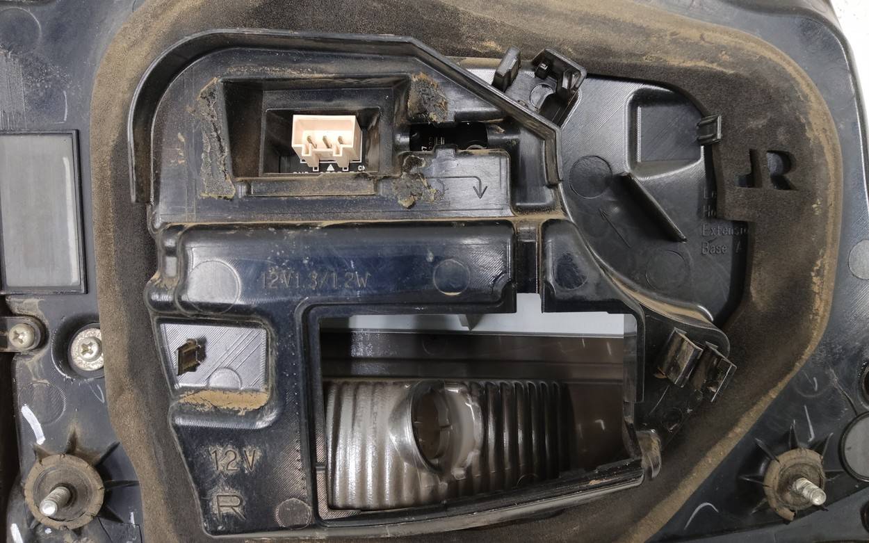 Фонарь задний внутренний правый