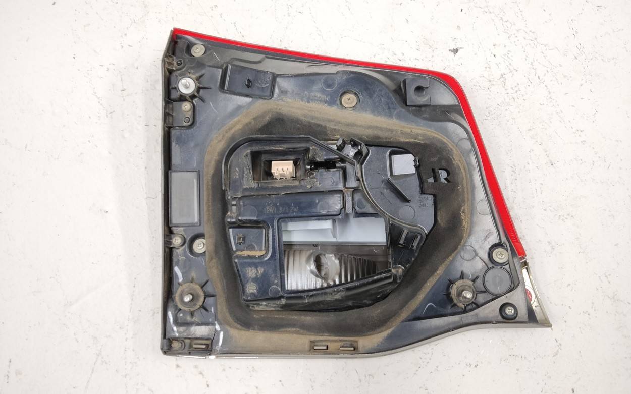 Фонарь задний внутренний правый