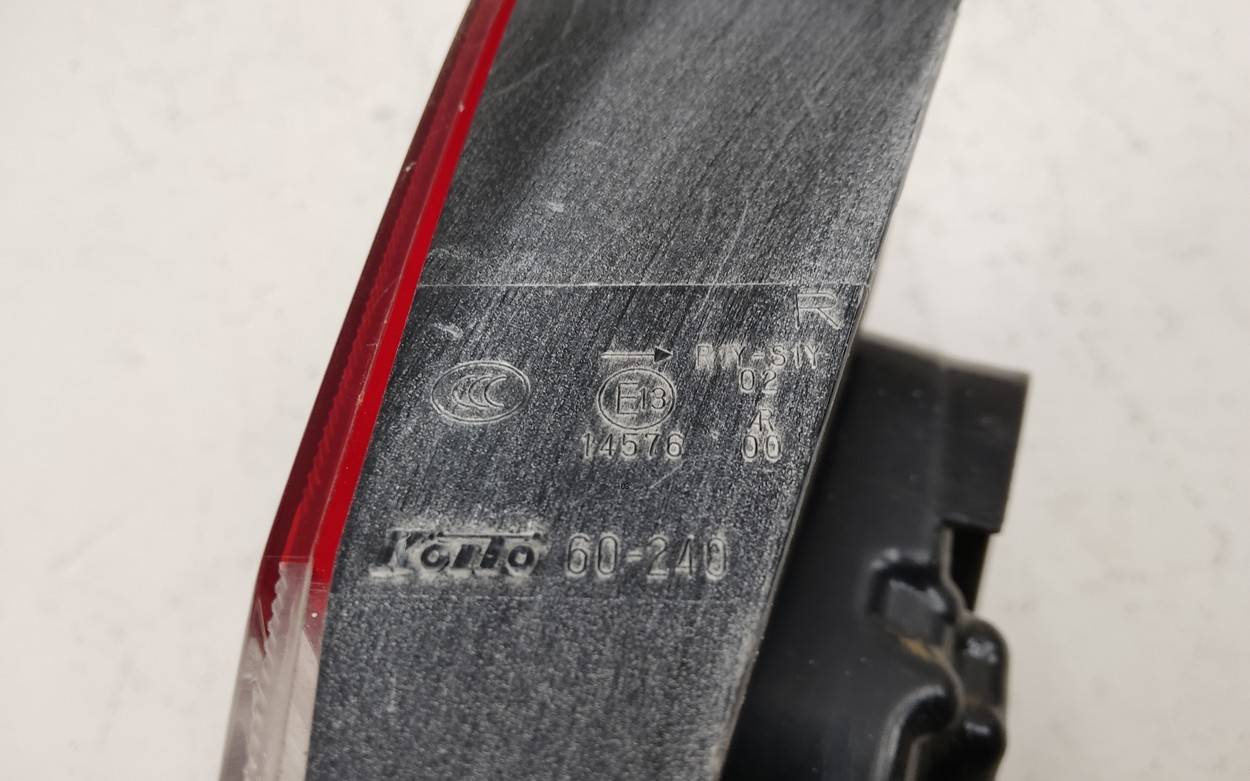 Фонарь задний внутренний правый