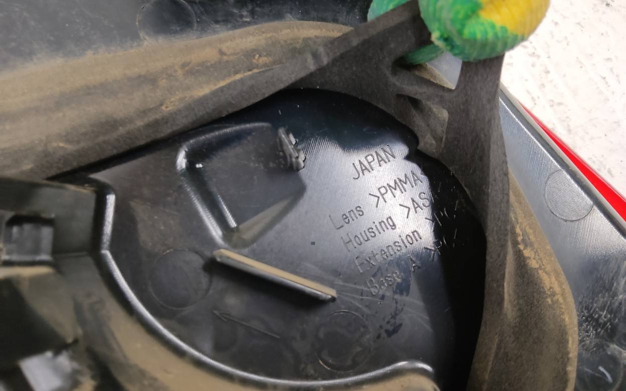 Фонарь задний внутренний правый