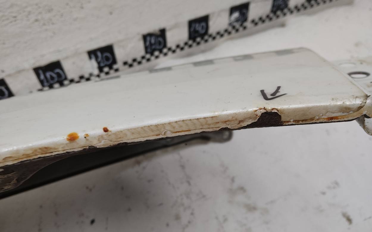 Крыло переднее правое