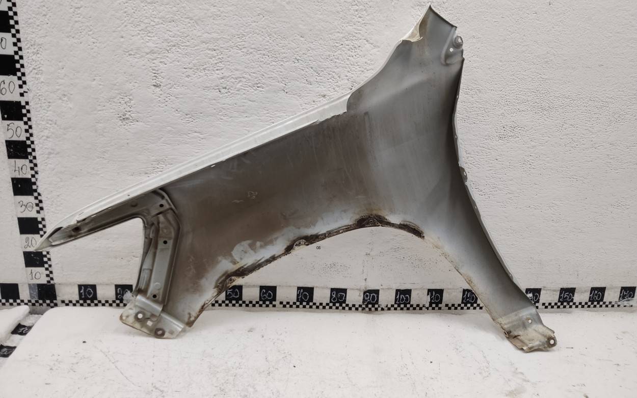 Крыло переднее правое