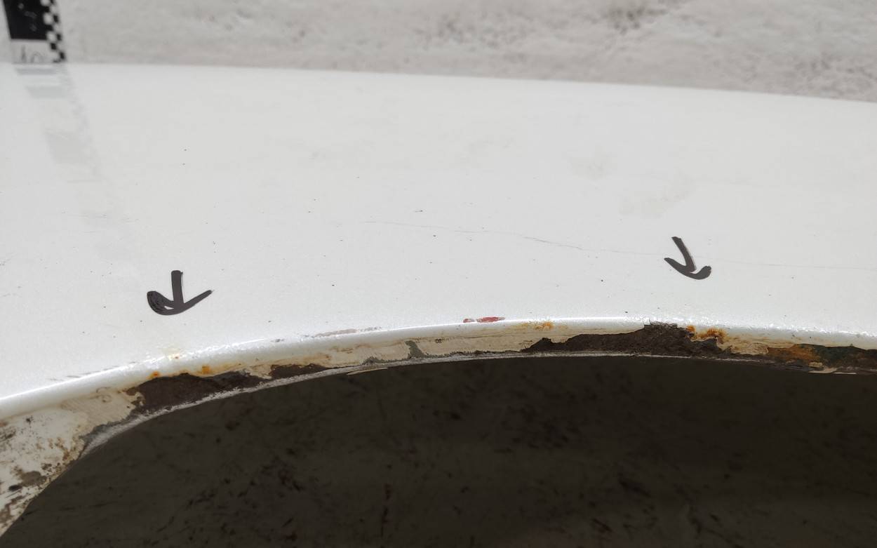 Крыло переднее правое