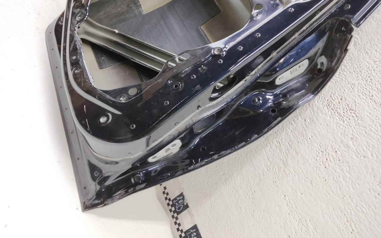 Дверь задняя левая