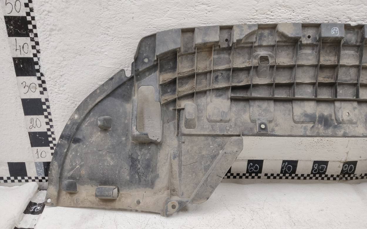 Пыльник двигателя центральный