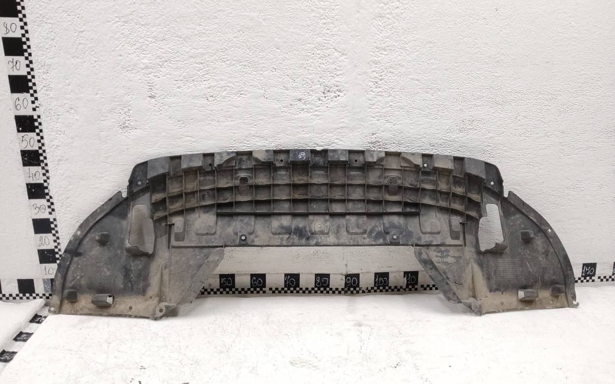 Пыльник двигателя центральный