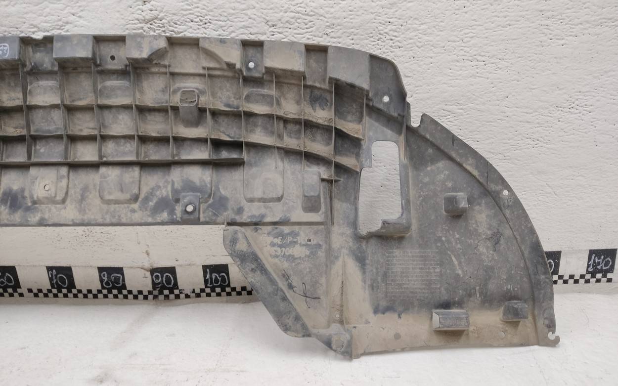 Пыльник двигателя центральный