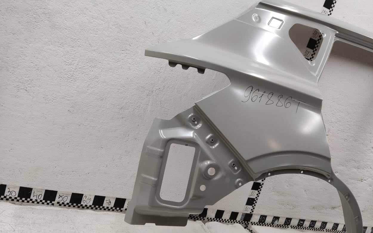 Кузовной элемент