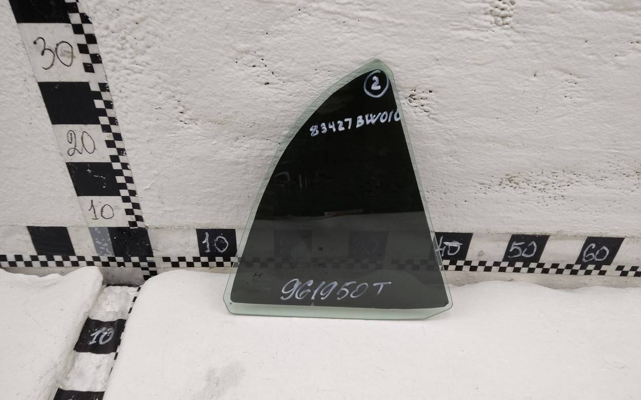 Стекло кузовное глухое левое