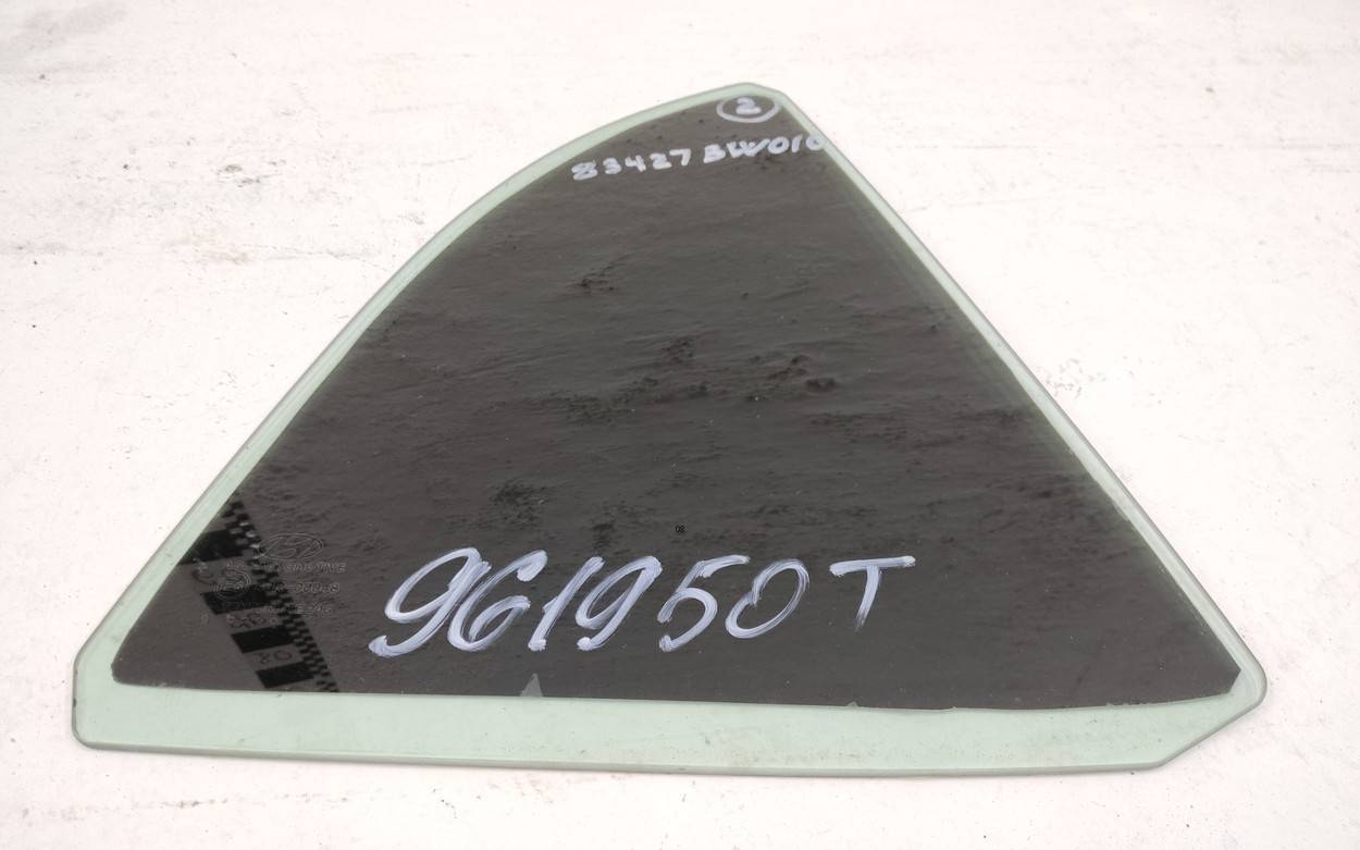 Стекло кузовное глухое левое