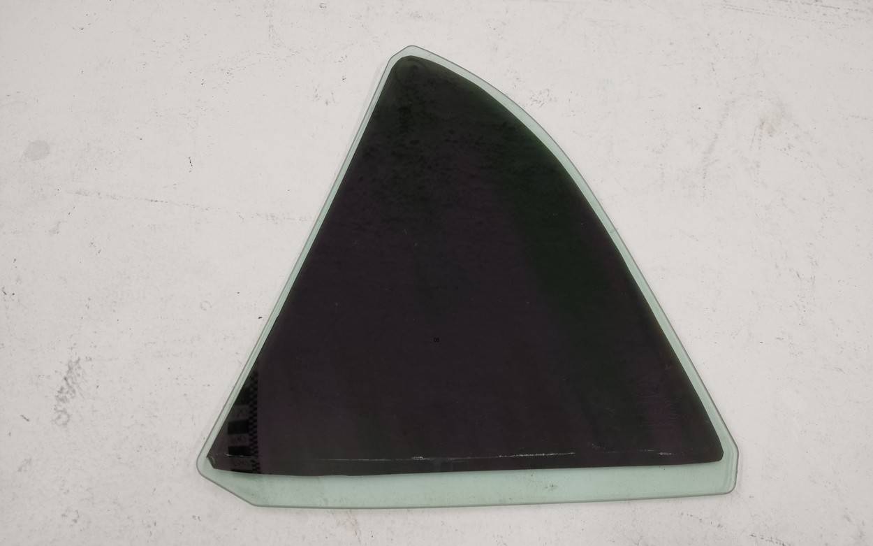 Стекло кузовное глухое левое