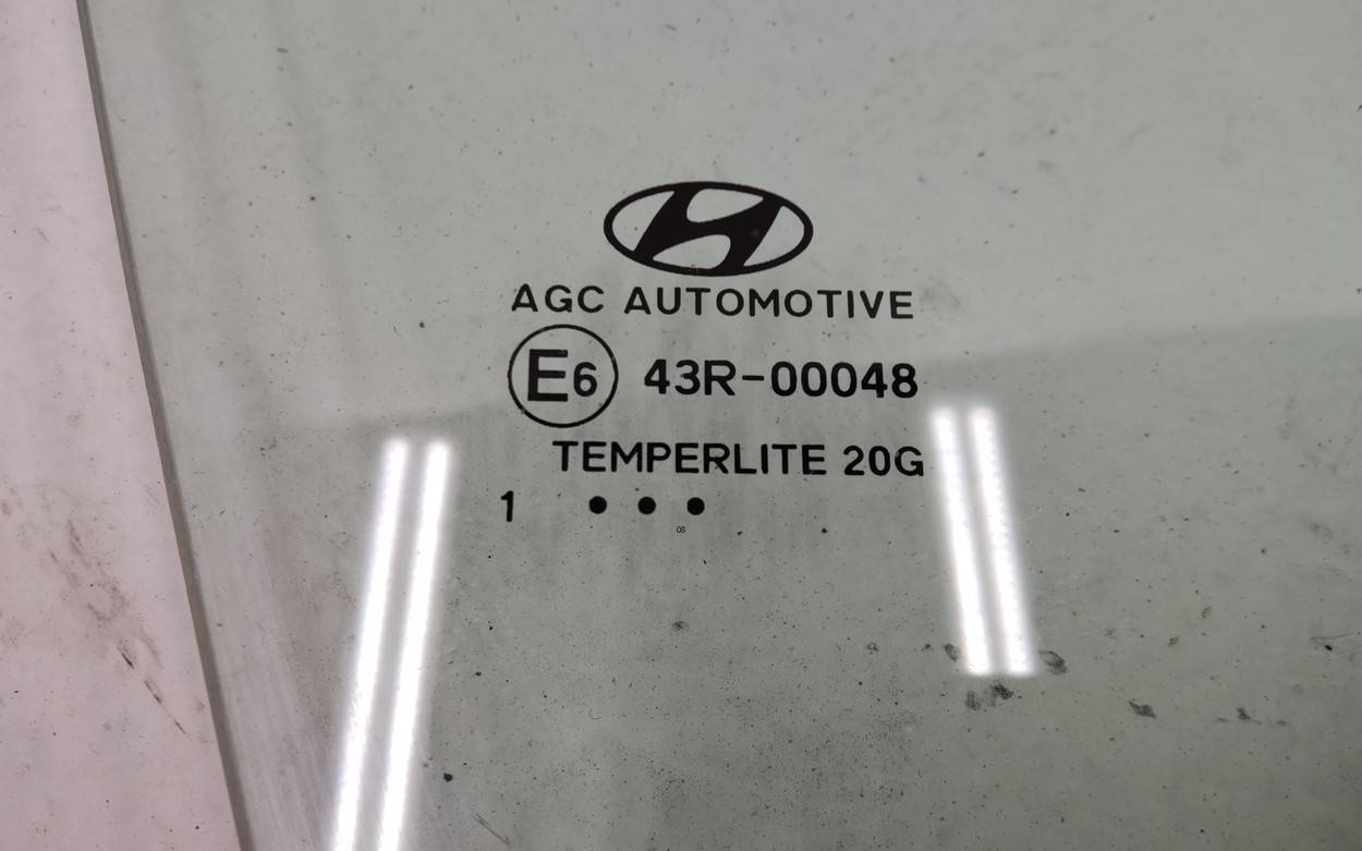 Стекло двери передней правой