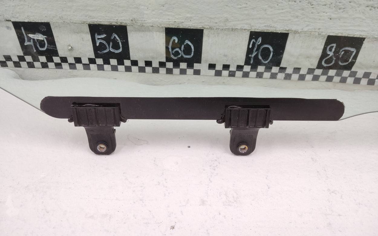 Стекло двери передней правой