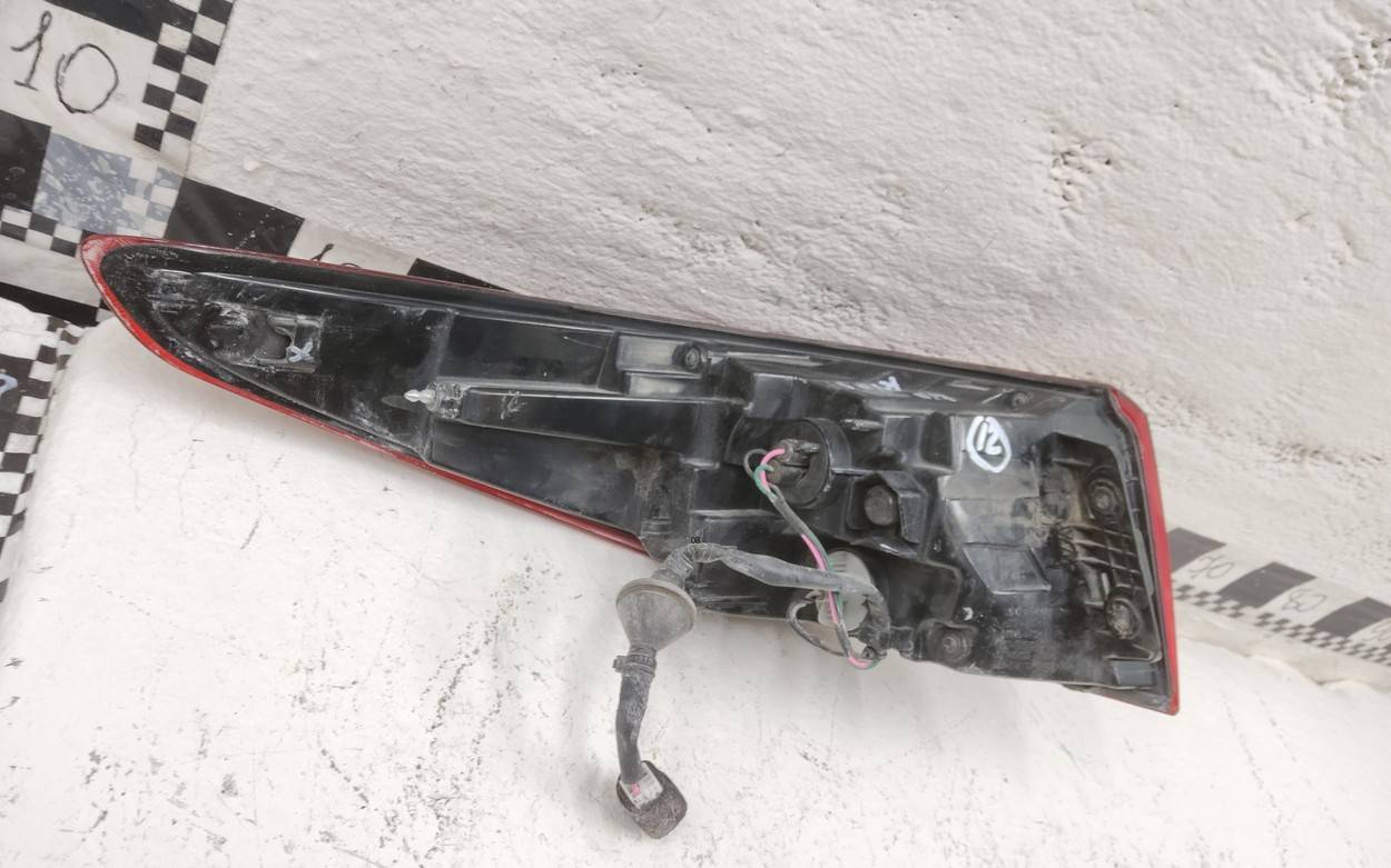 Фонарь задний наружный правый