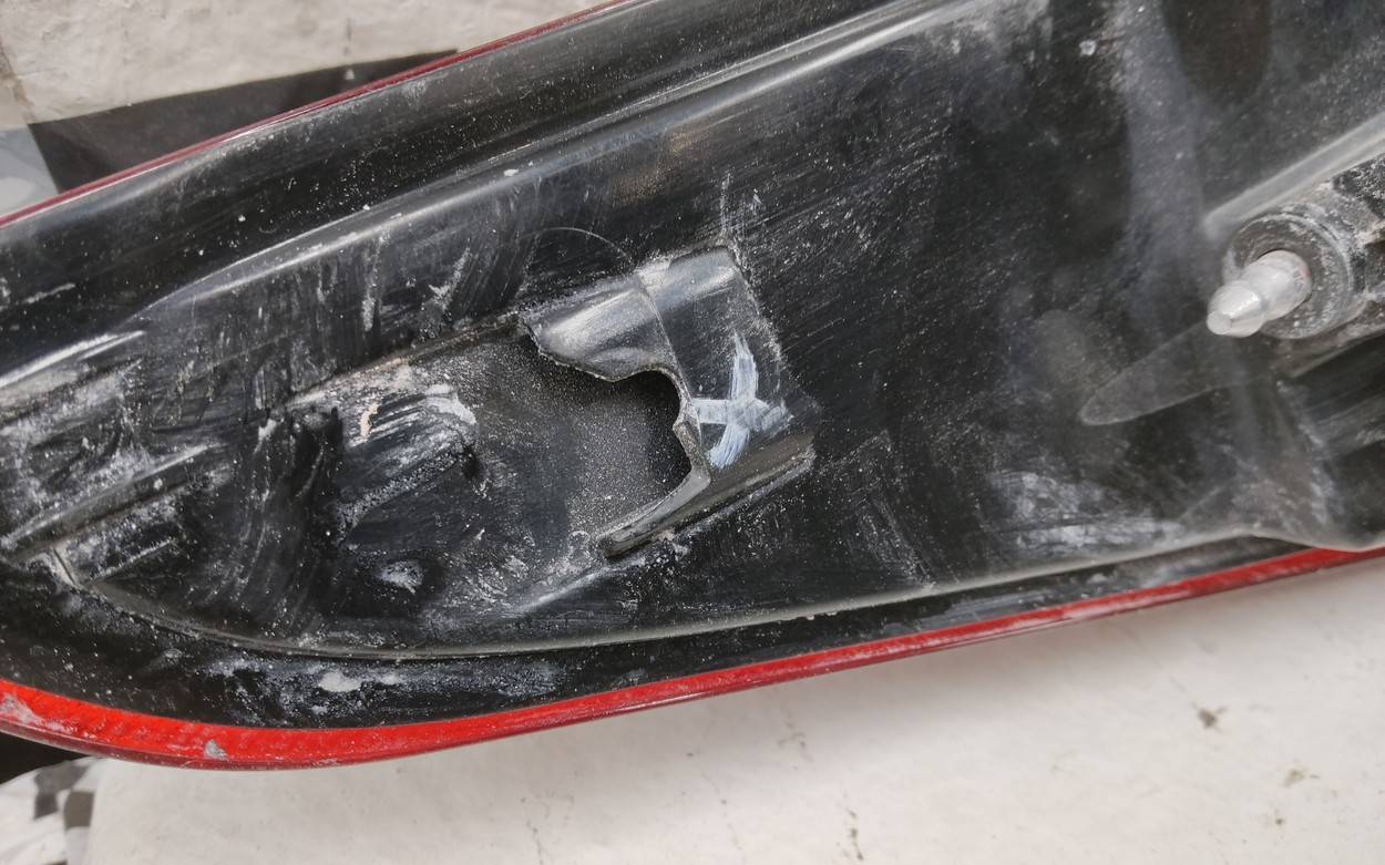 Фонарь задний наружный правый