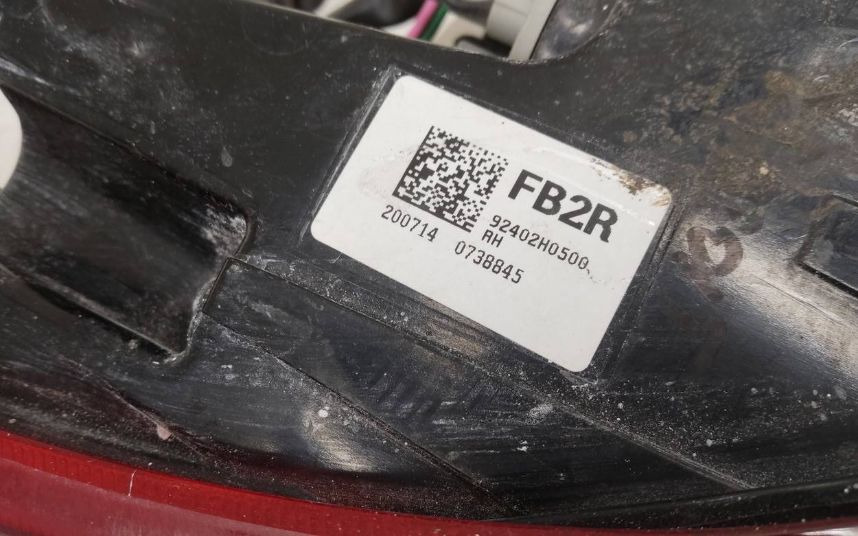 Фонарь задний наружный правый