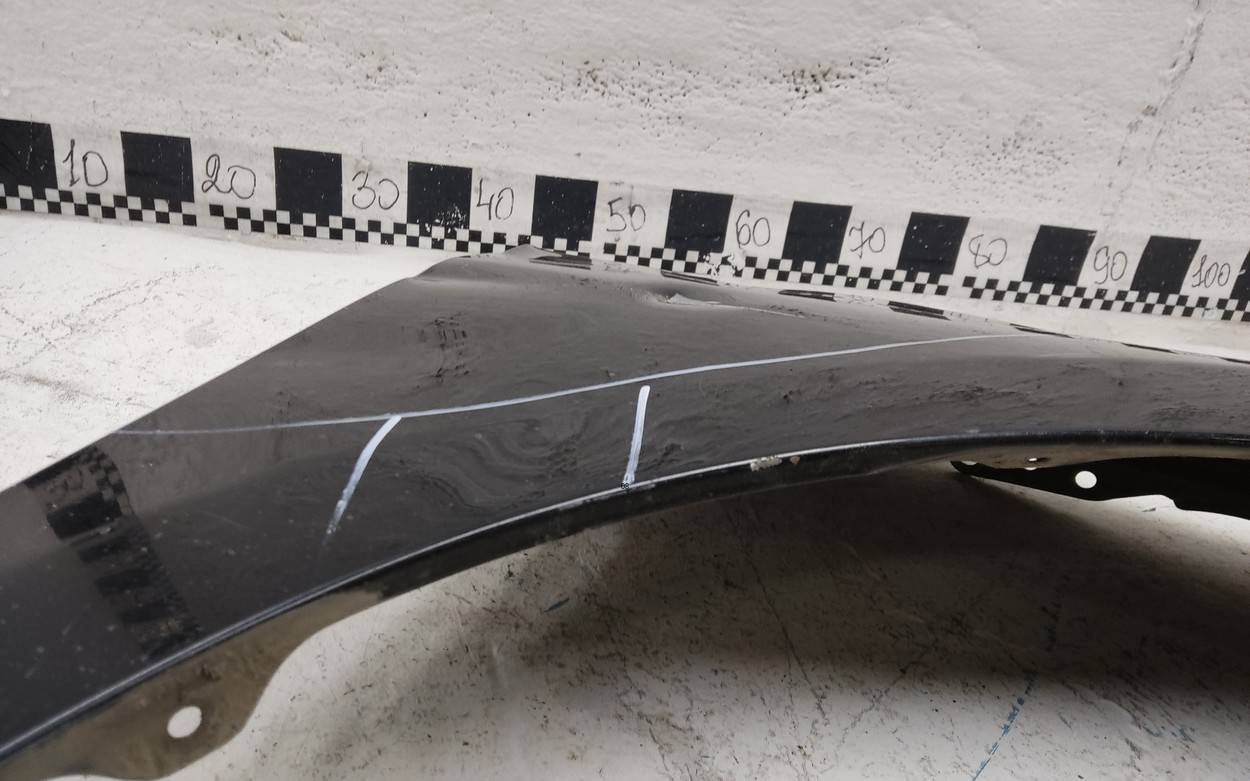 Крыло переднее правое